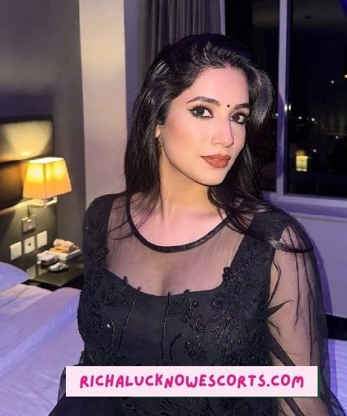 Pooja Singh - Housewife Escort Lucknow